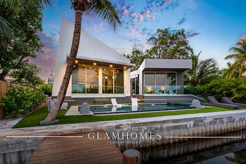 Signature Waterfront Villa by The Glamhomes
