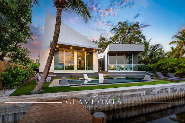 Signature Waterfront Villa by The Glamhomes