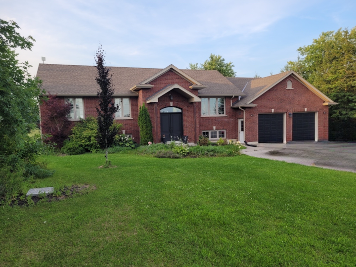Brant Paradise. Where luxury meets country charm.