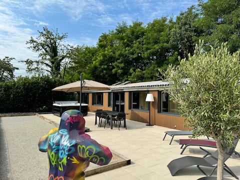 House with spa, panorama, 6 min from Lake Bourget