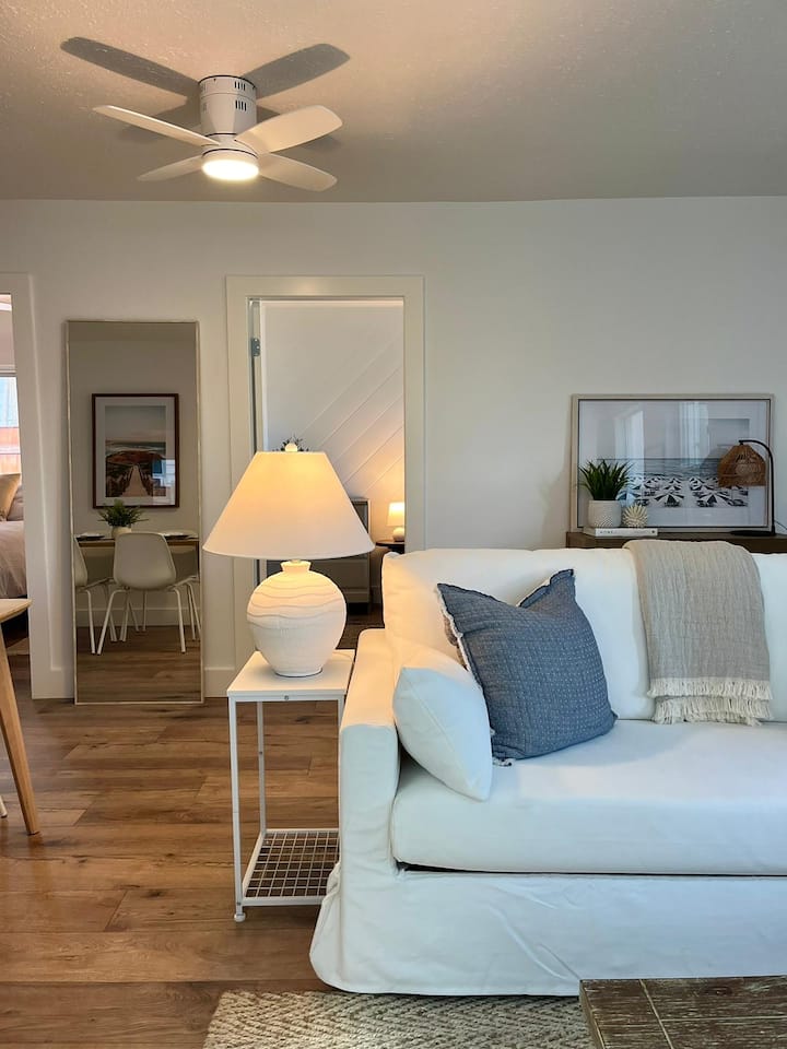 Tranquil Beach House - Penticton