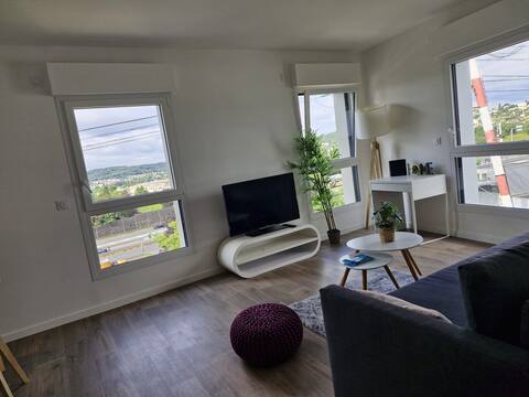 710 - Beautiful 2 rooms 3 mint from Massy train station