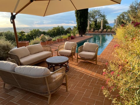 Luxurious Villa near village, 5 Bathrooms, Aircon