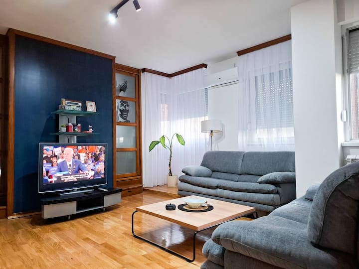 Central 110m² 2 in 1 Apartment for Big Groups