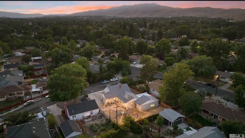Spacious 6BR, 5BA House Near UNR & Downtown Reno