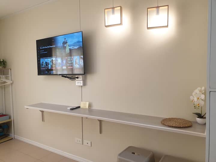 Cz Cozy Studio Unit  Wifi+netflix - Dumaguete