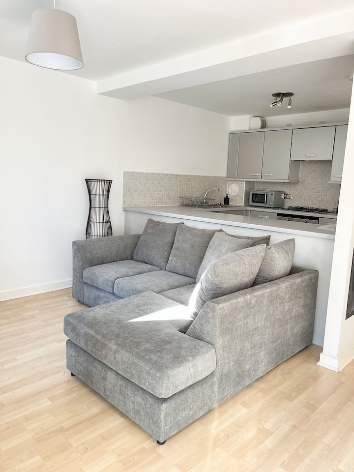Perfect Edinburgh Base | Central 2-br, 2-ba Home - Edinburgh