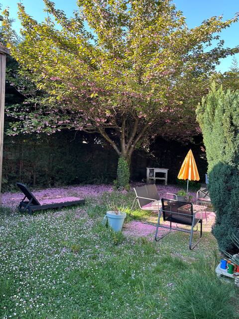 Very nice house with garden near Paris