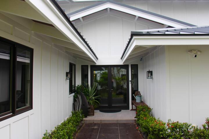 Spacious 8BR w/Ocean Views, Sleeps 16 gallery image 4