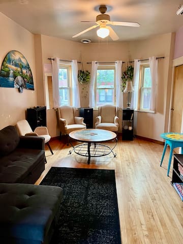 Chic 3BR/2BA Oasis in the Heart of Wicker Park