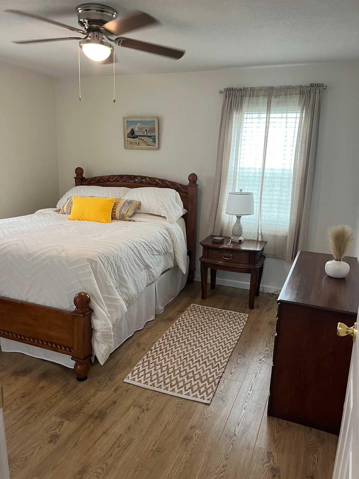 Ორადგილიანი საწოლი ძილის ნომრის ორმაგი მატრასით. 