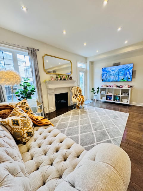 Attention Vaughan! Exclusive Private Home