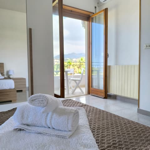 Sunny apartment 100 meters from the sea