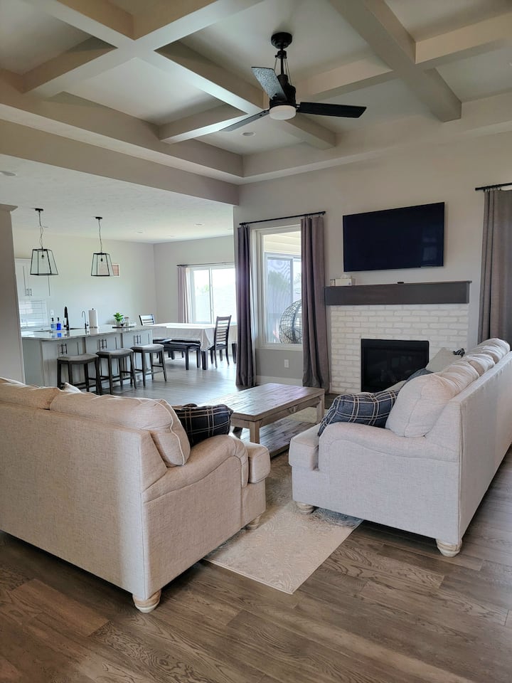 Beautiful Modern & Cozy House - Lincoln, NE