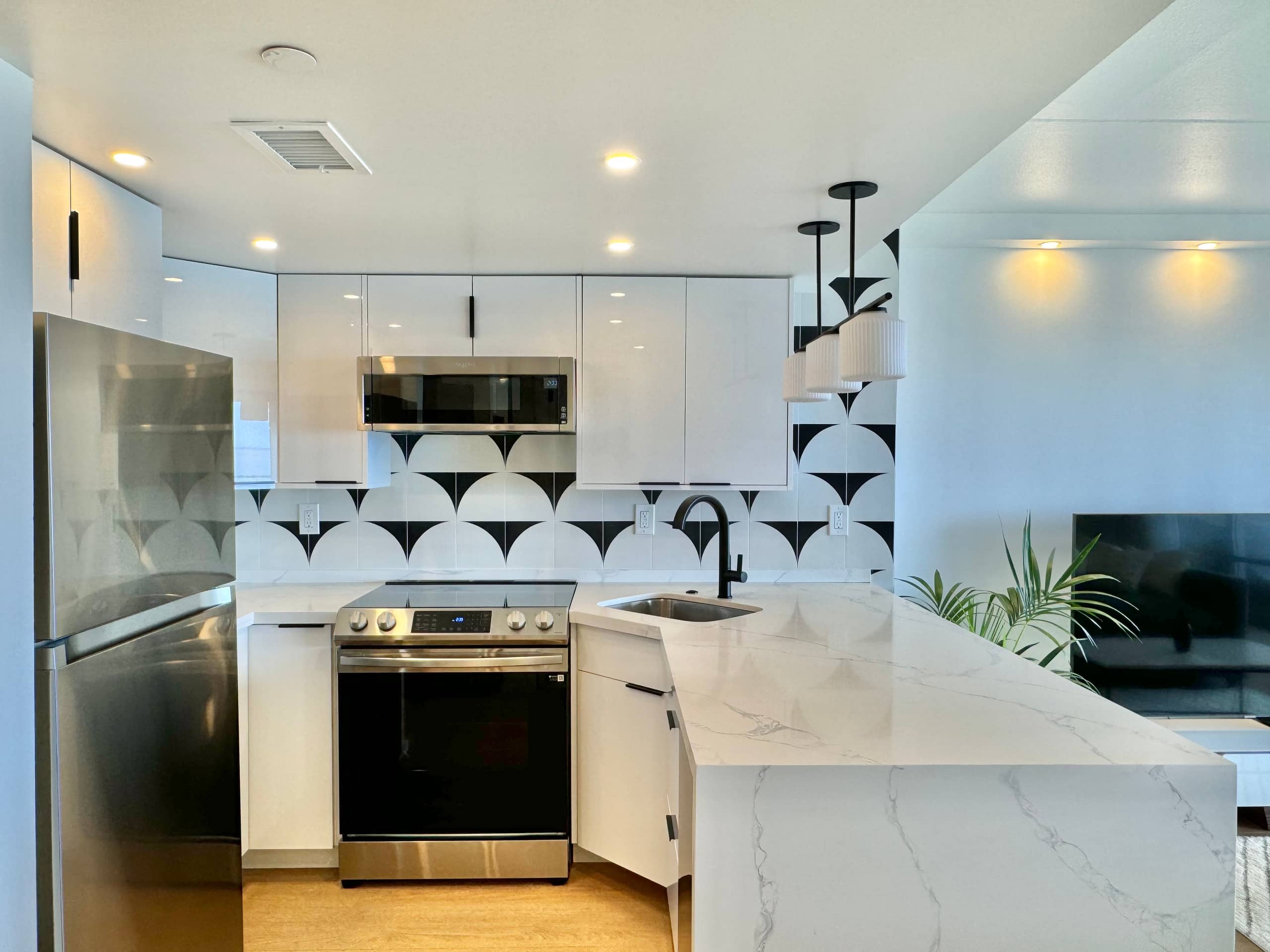 Condo in Honolulu · ★4.94 · 1 bedroom · 2 beds · 1 private bath - Image 29
