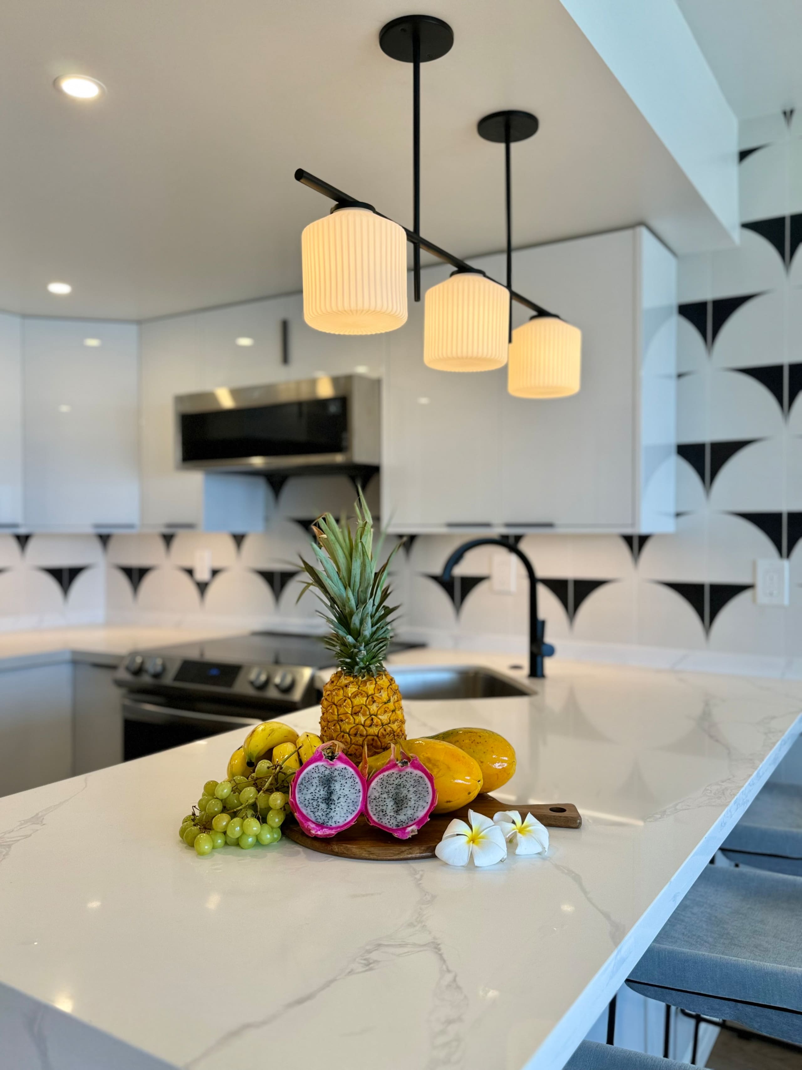 Condo in Honolulu · ★4.94 · 1 bedroom · 2 beds · 1 private bath - Image 28