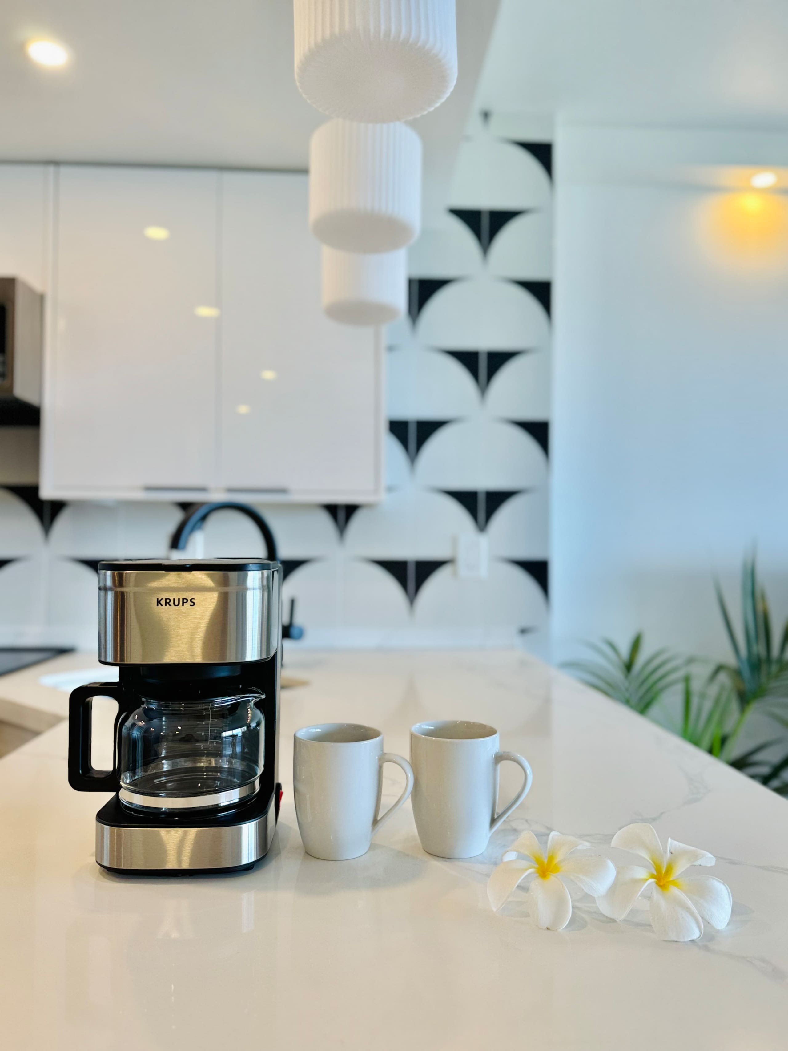 Condo in Honolulu · ★4.94 · 1 bedroom · 2 beds · 1 private bath - Image 33