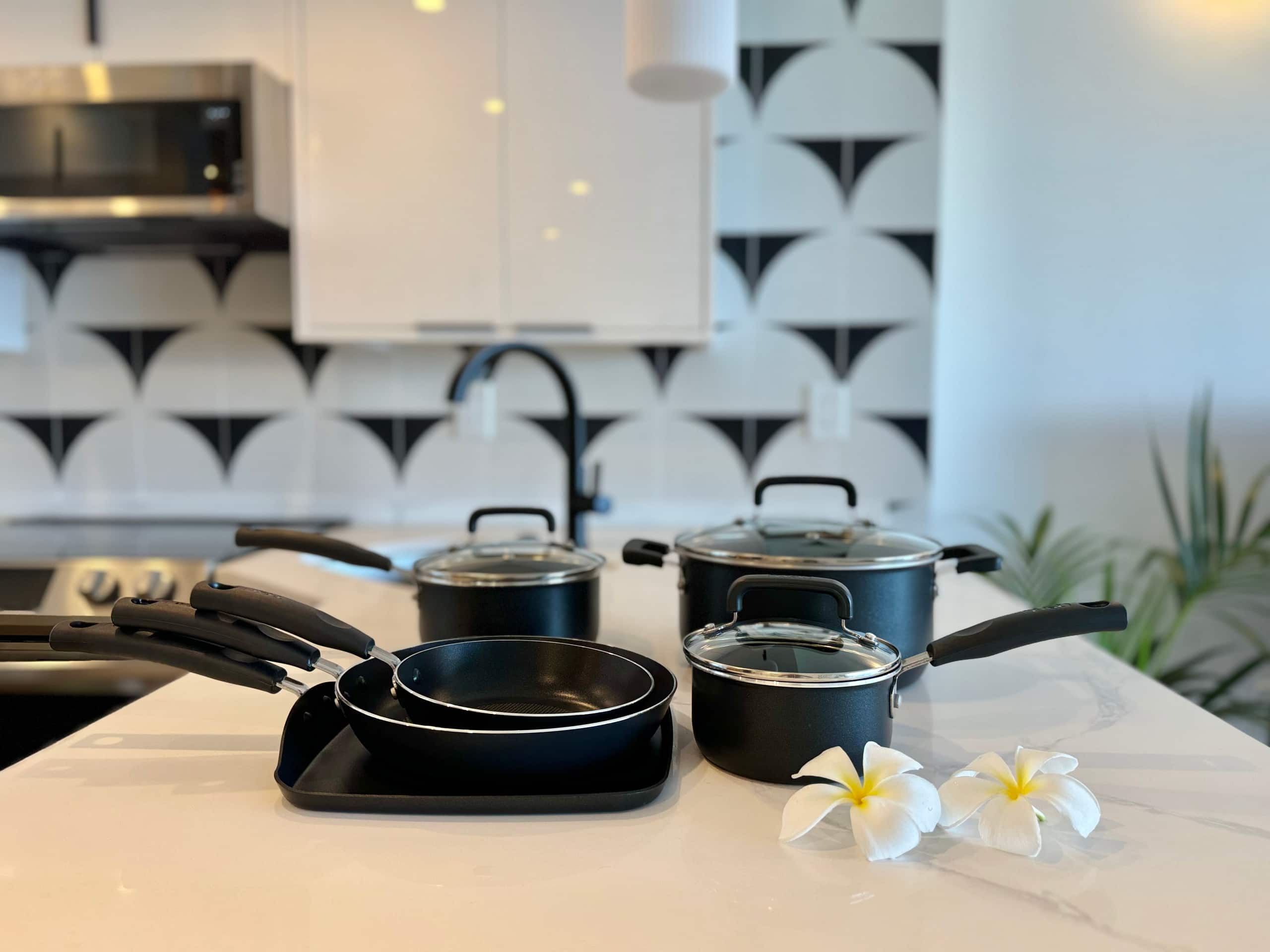 Condo in Honolulu · ★4.94 · 1 bedroom · 2 beds · 1 private bath - Image 36
