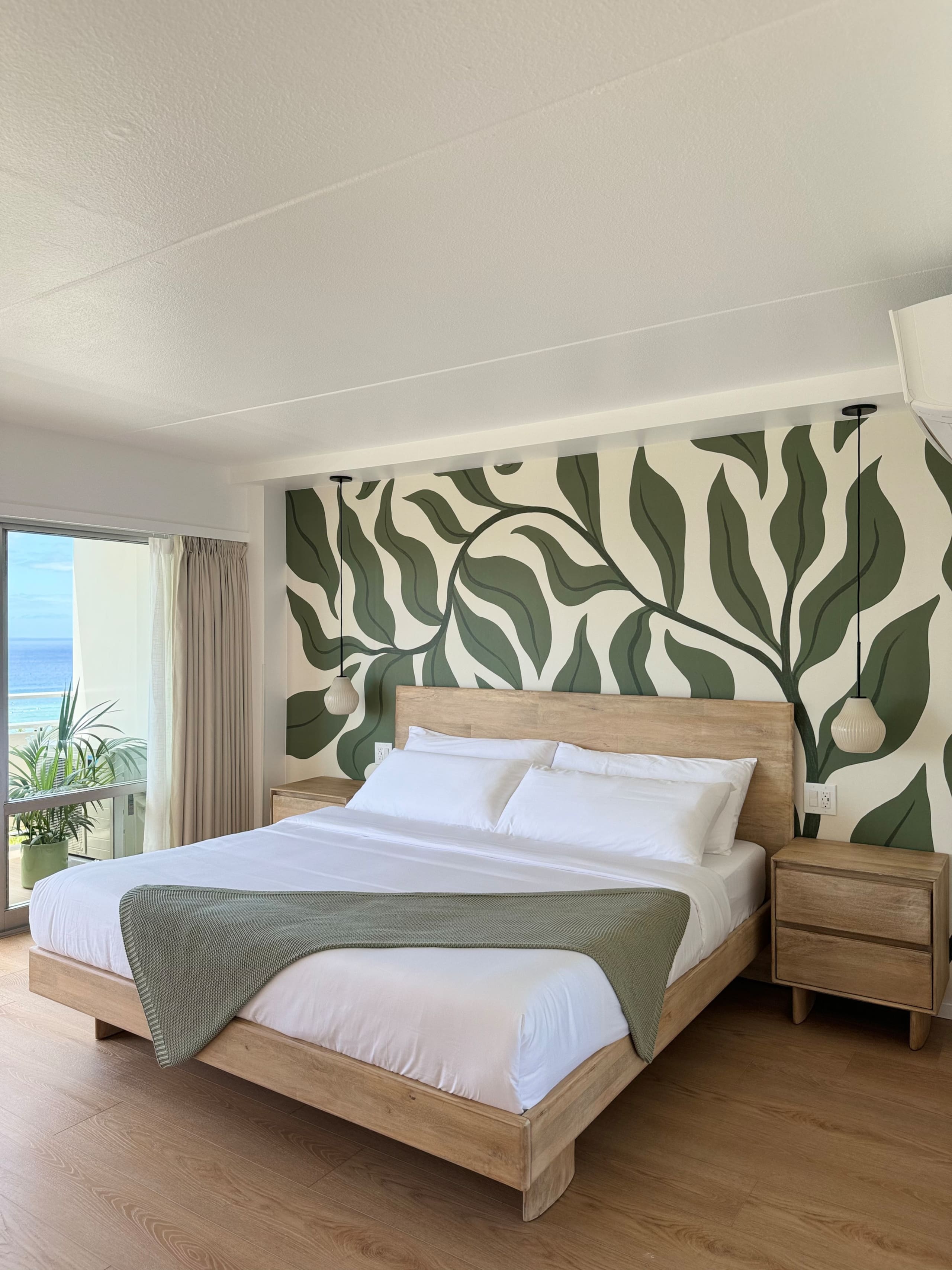 Condo in Honolulu · ★4.94 · 1 bedroom · 2 beds · 1 private bath - Image 7