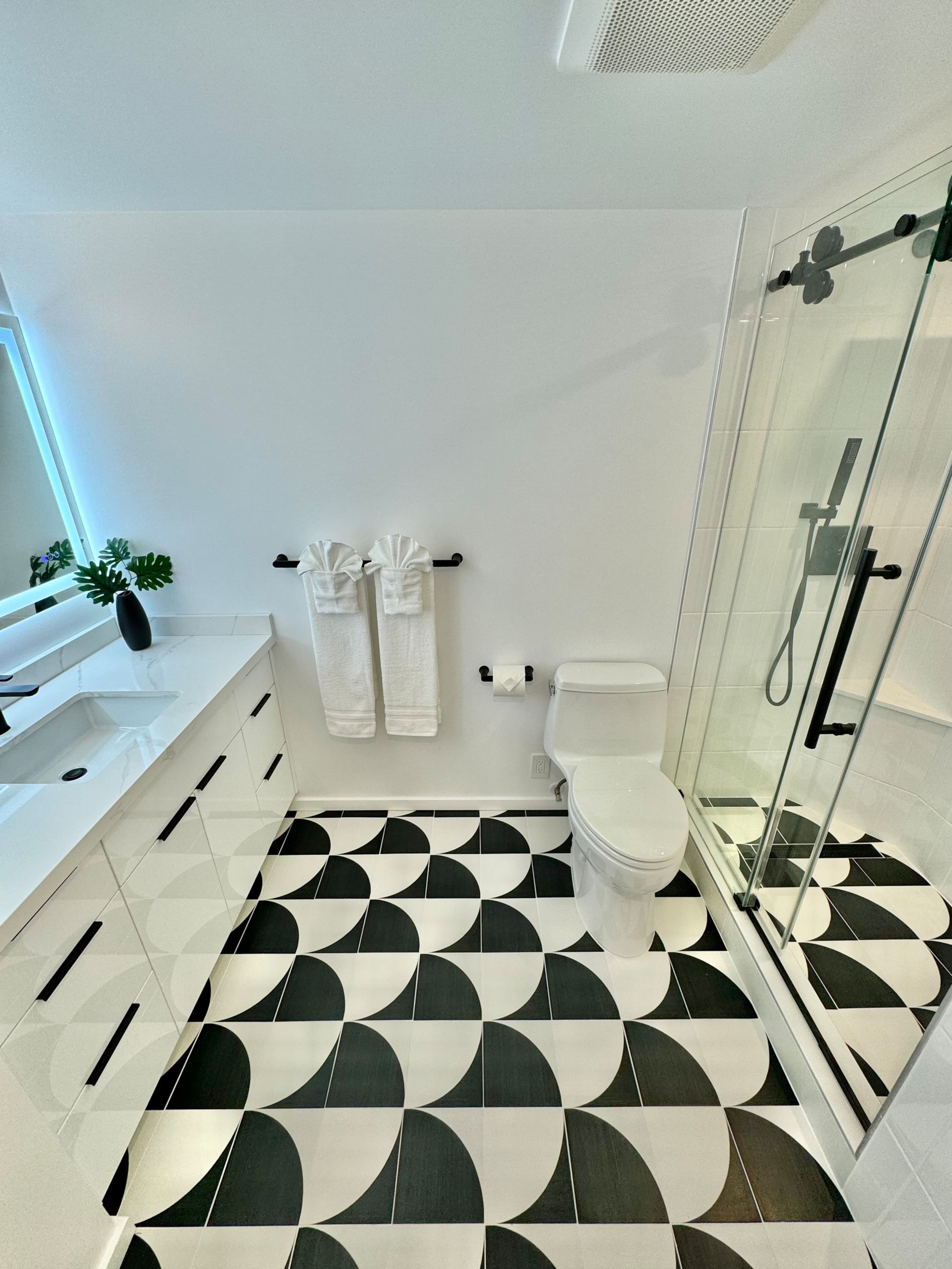 Condo in Honolulu · ★4.94 · 1 bedroom · 2 beds · 1 private bath - Image 22