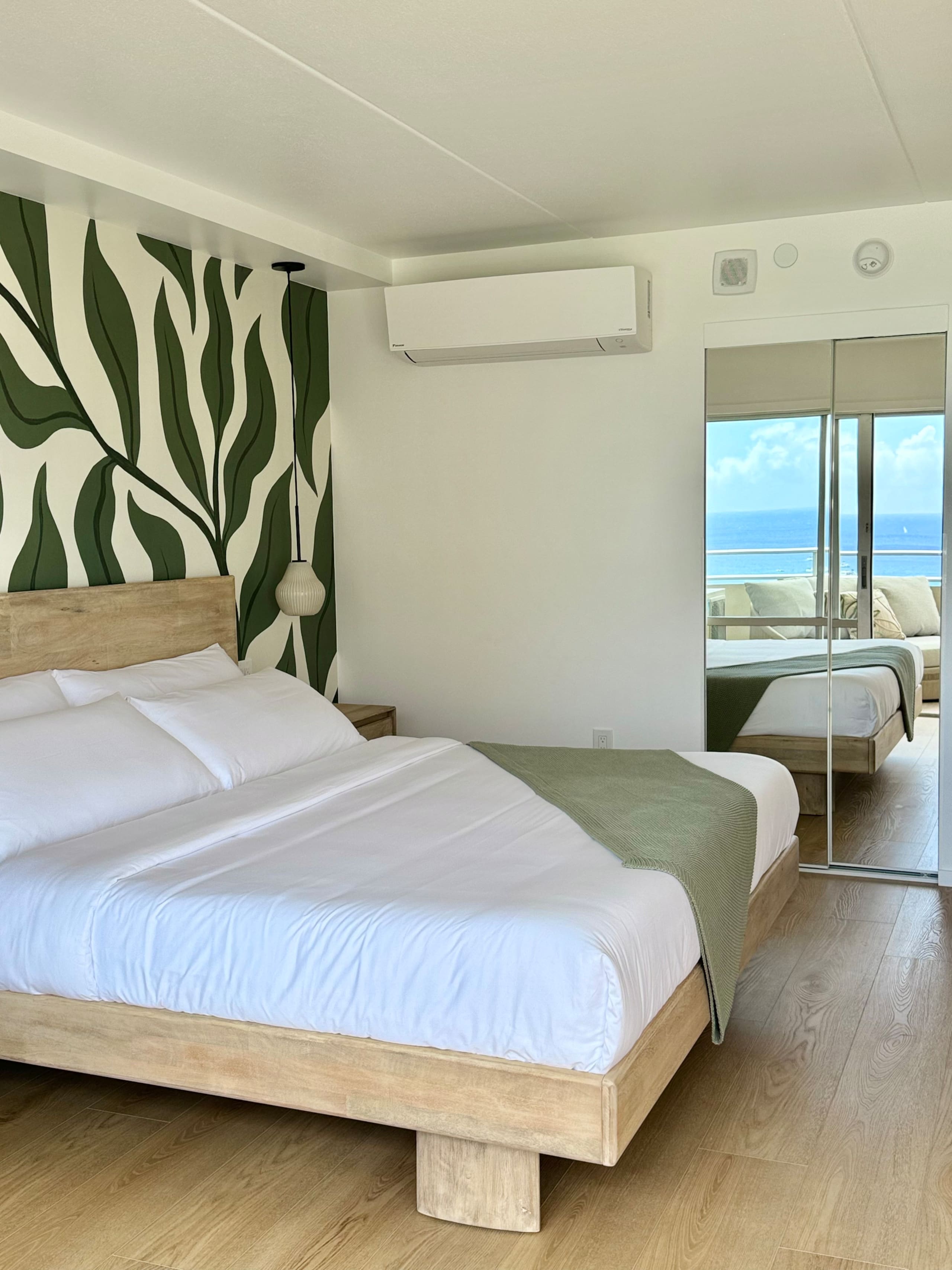 Condo in Honolulu · ★4.94 · 1 bedroom · 2 beds · 1 private bath - Image 19