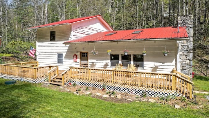Red Deer Lodge - 3 Br Creekside, 3 Mi To Ski Area - Maggie Valley, NC