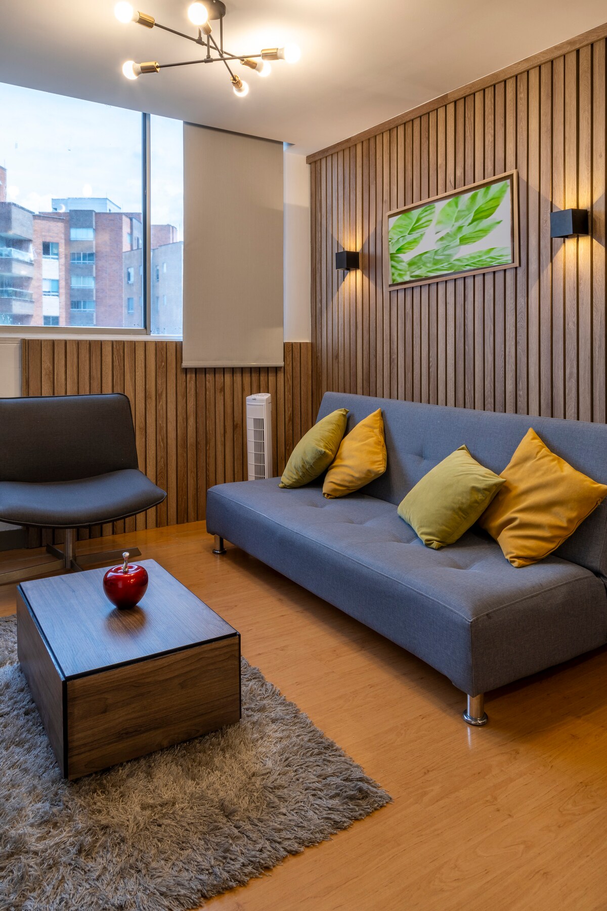 ספה זוגית בסלון