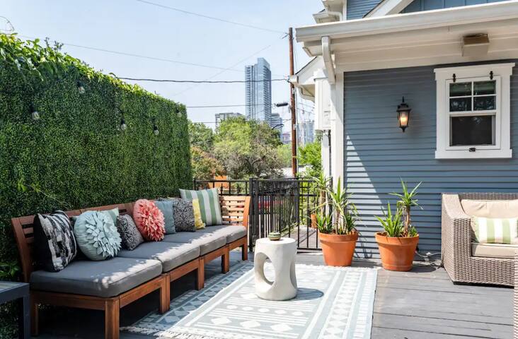 Luxury Home w/ heated pool & spa gallery image 5