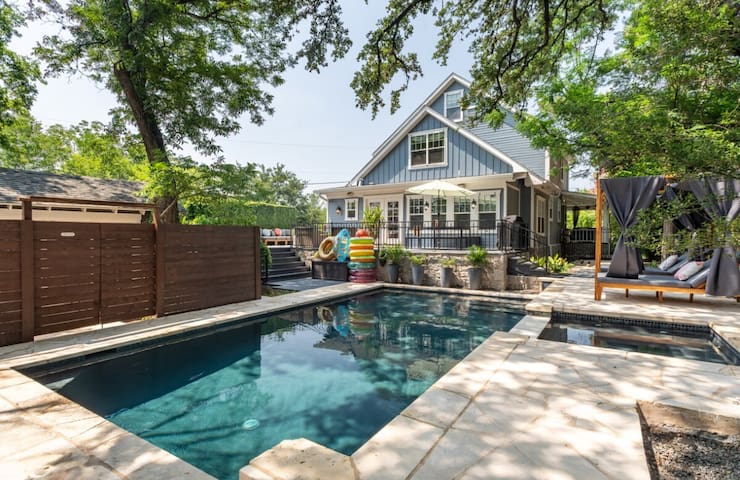 Luxury Home w/ heated pool & spa gallery image 2