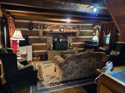 Top Airbnb: "Cabin for Two" Smoky Mtn Area/Fire Pit/Pool in Dandridge