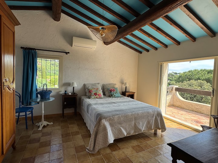Habitación en planta alta, bahía galandage con gran balcón con vistas al mar excepcional