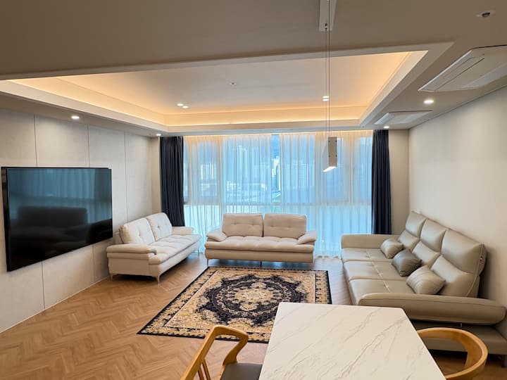 [센텀시티호텔]프리미어스위트룸(더블2개)주차무료,벡스코,신세계백화점,지하철2호선,해운대 - Busan
