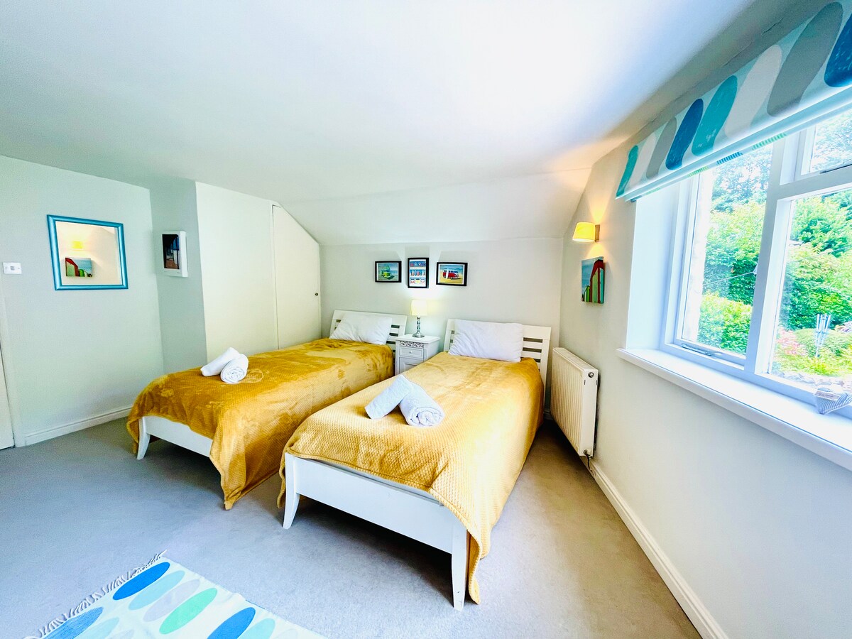 Двокреветна соба на првиот кат со поглед кон падините