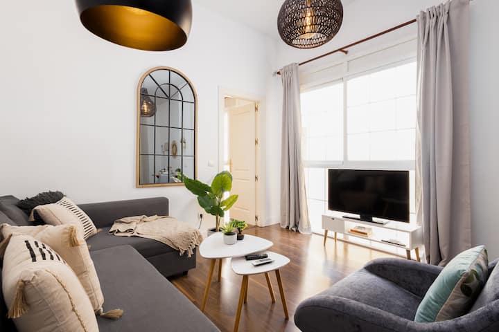 C87 Nice Apt Next To Cervantes - スペイン マラガ