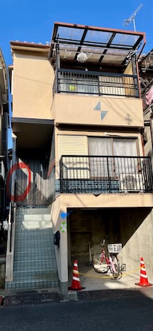 Private room with 3 bedrooms in Osaka - 翁の舎「関西空港/難波一直線」