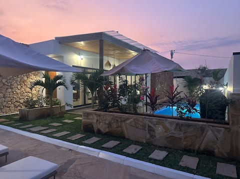 Charming villa 
private pool
Garden
 ACs
CCTV