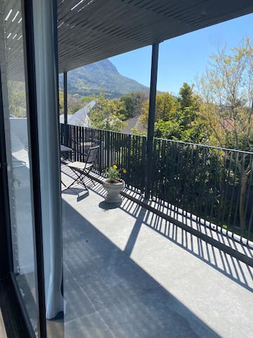 Stunning home with pool and view of Table Mountain gallery image 4