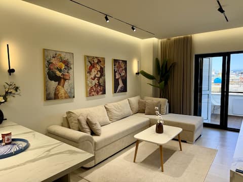 Top Airbnb: Marevista Escape | Sea View Balcony | Near Beach in Golem
