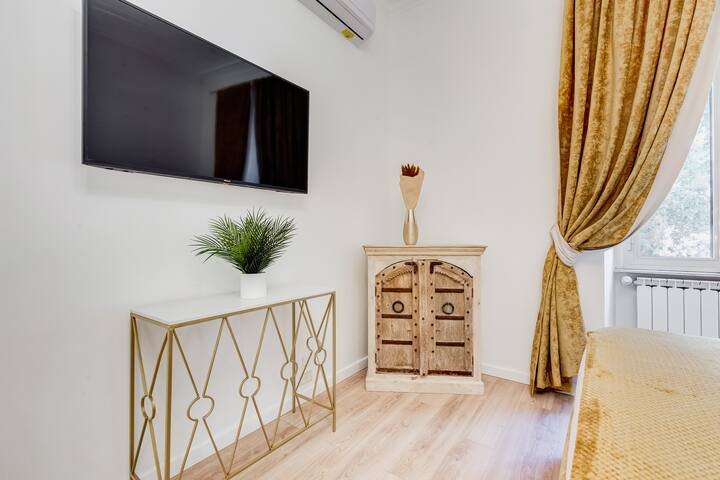 NEW Vatican BIG apartment for 10 – RDH gallery image 5