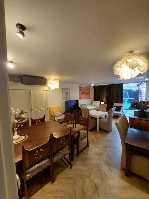 6 bed 4 bath 4 kitchen home