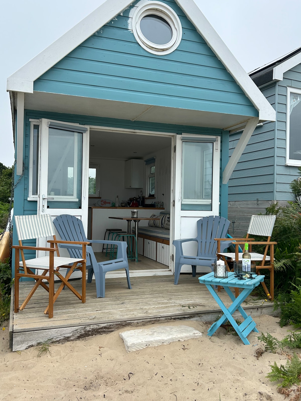 Top Airbnb: Beach hut on a truly fabulous sandy beach in Christchurch
