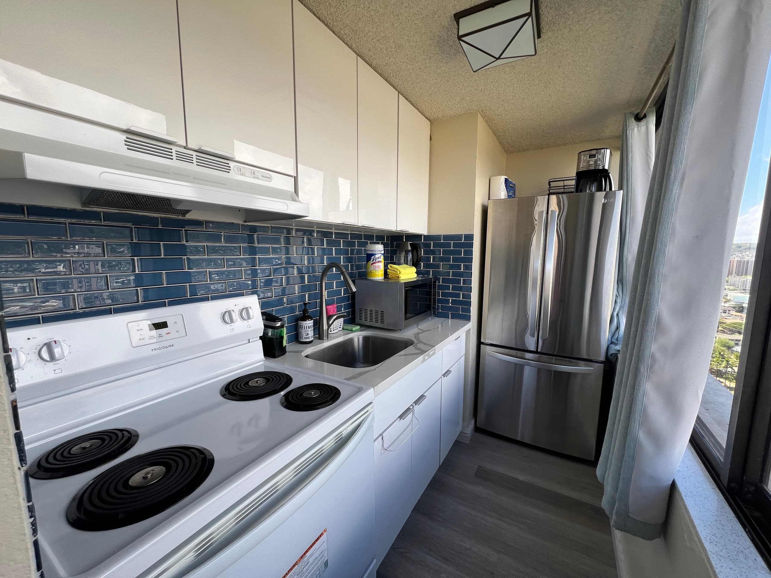 29th FL 2BR/2BA • Ocean & Diamond Head View - Image 25