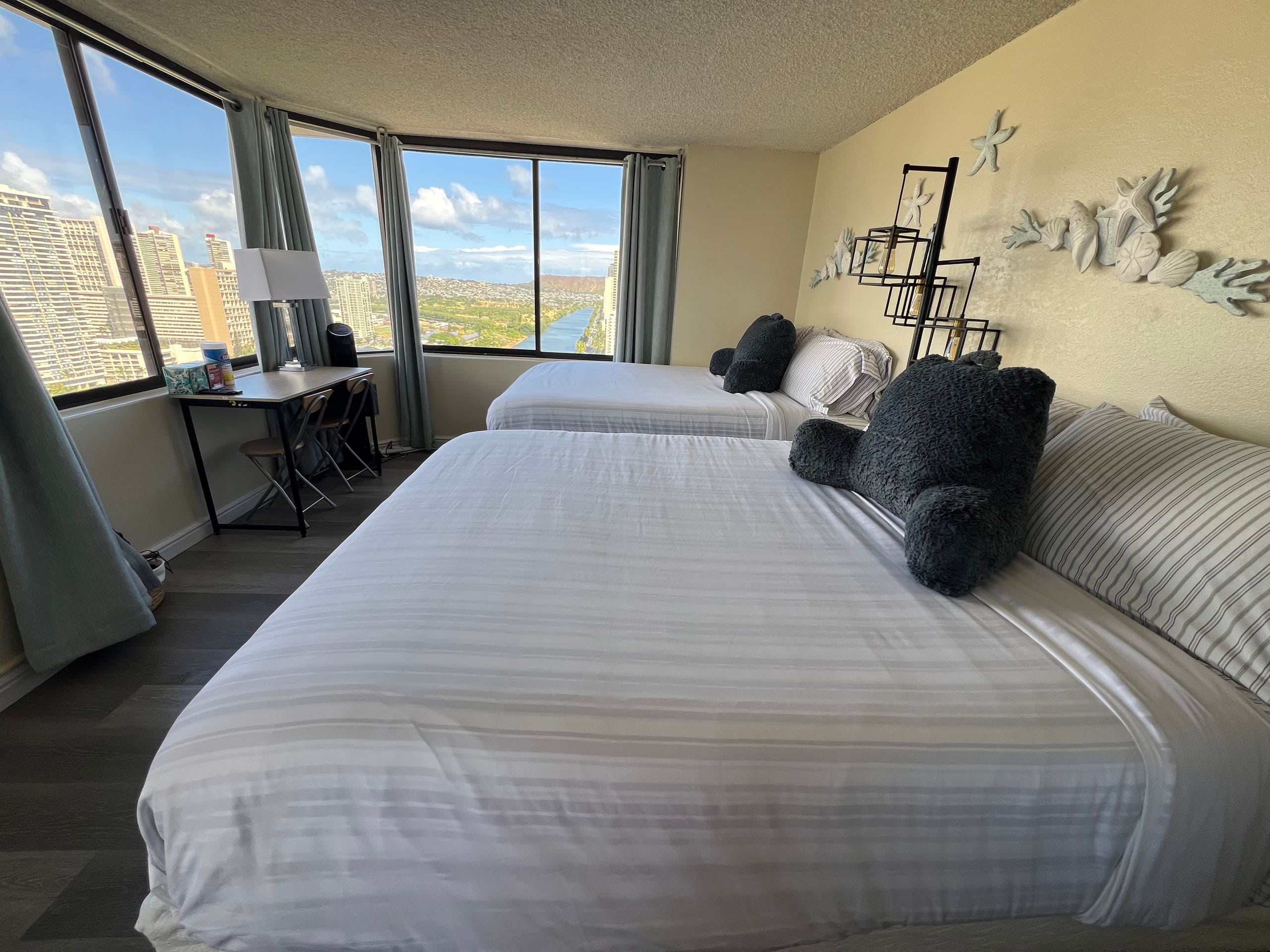 29th FL 2BR/2BA • Ocean & Diamond Head View - Image 17