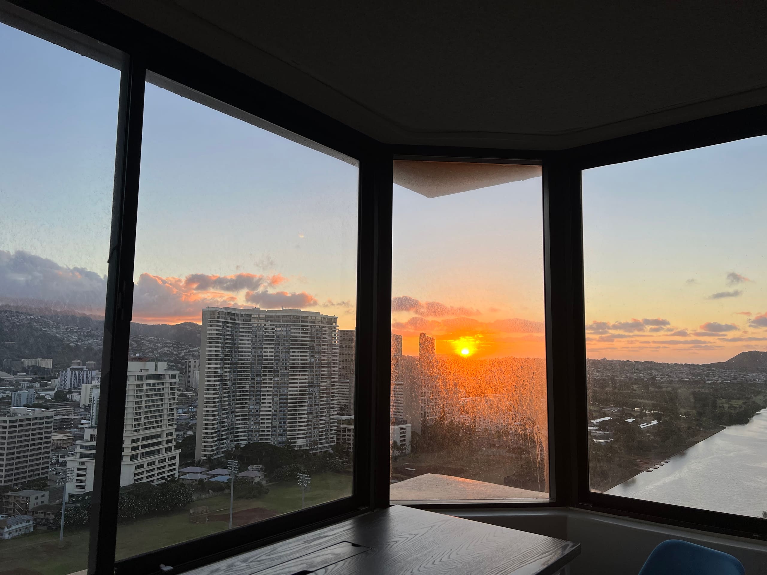 29th FL 2BR/2BA • Ocean & Diamond Head View - Image 8