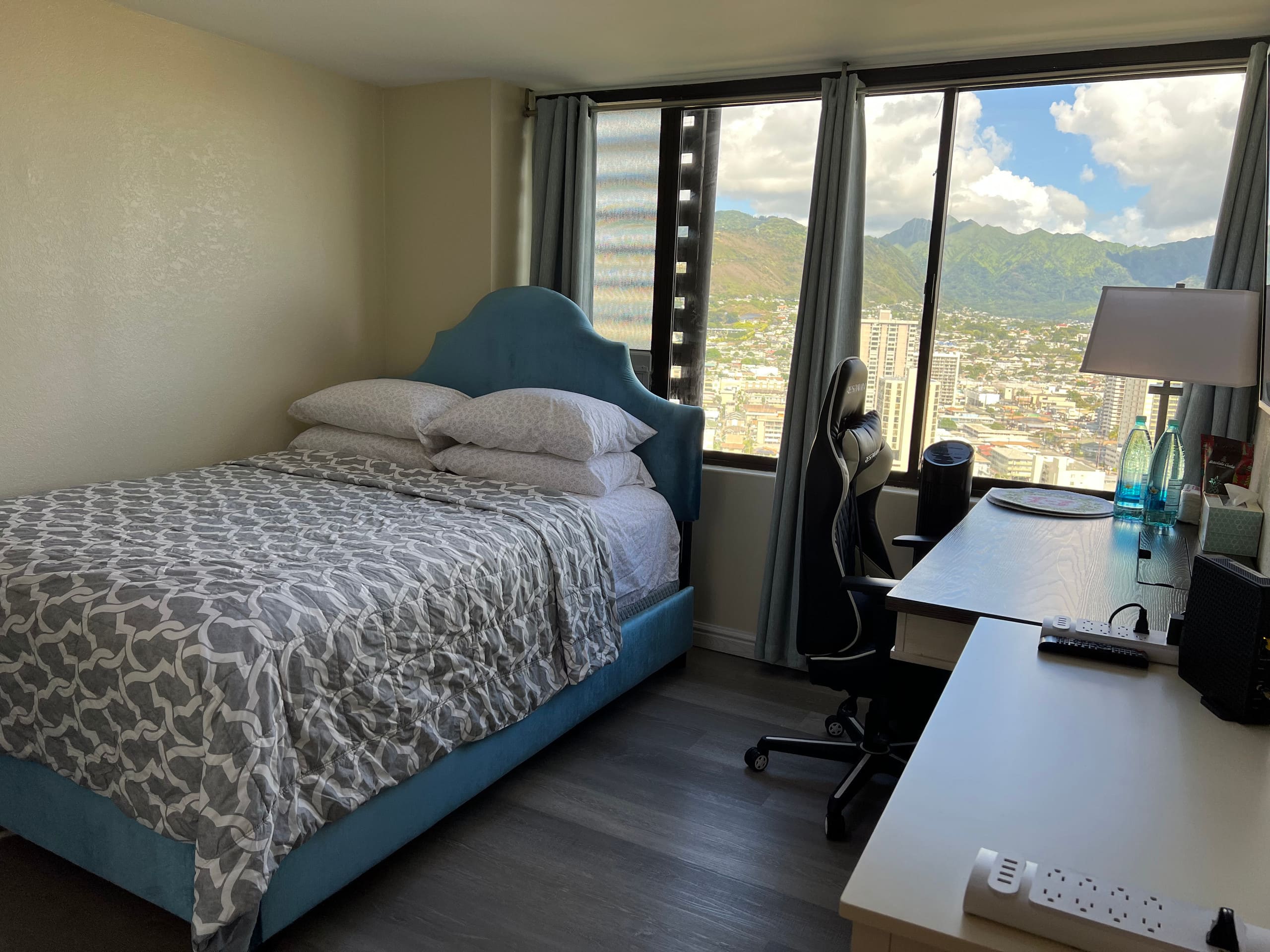 29th FL 2BR/2BA • Ocean & Diamond Head View - Image 2