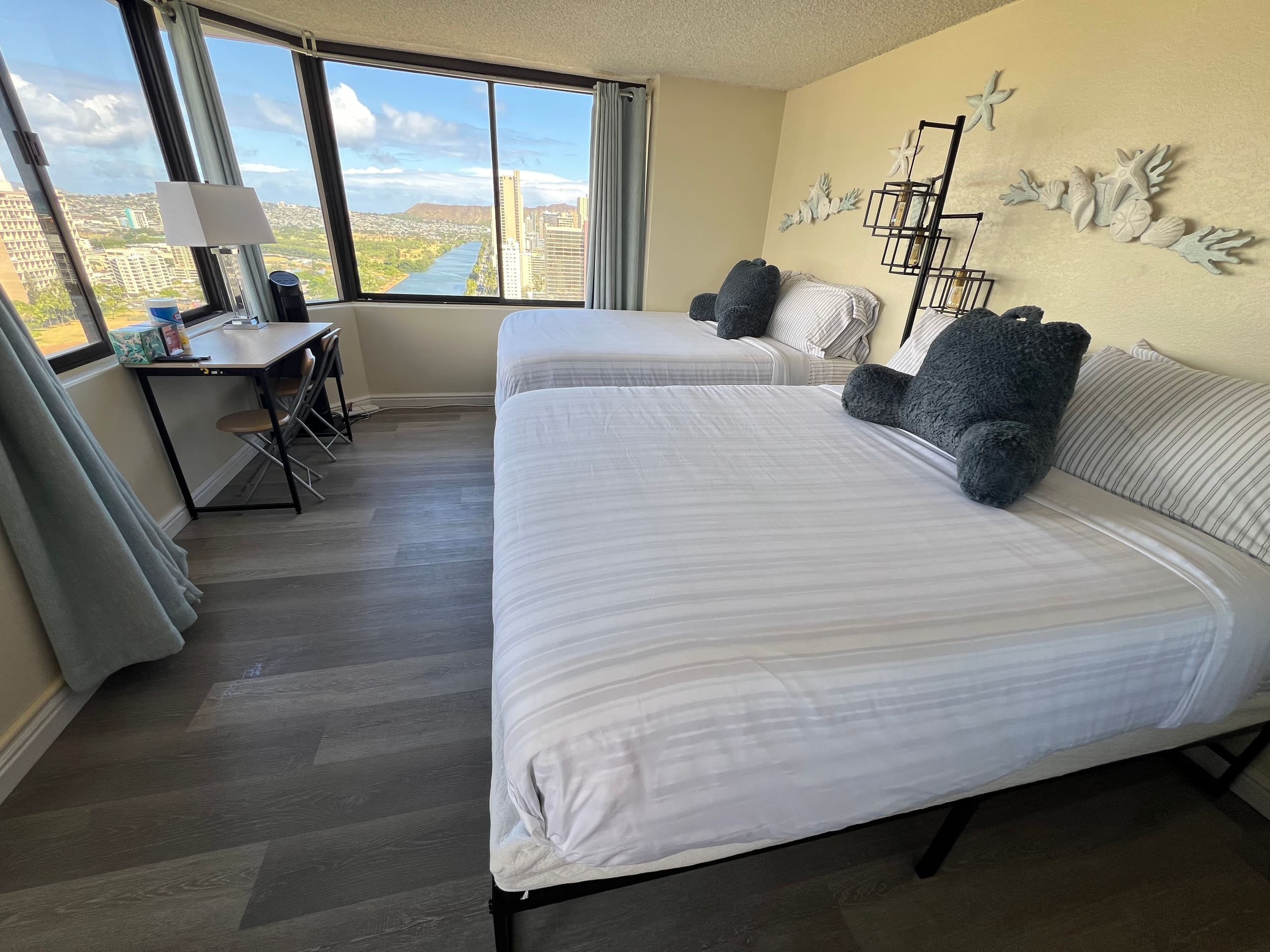 29th FL 2BR/2BA • Ocean & Diamond Head View - Image 14