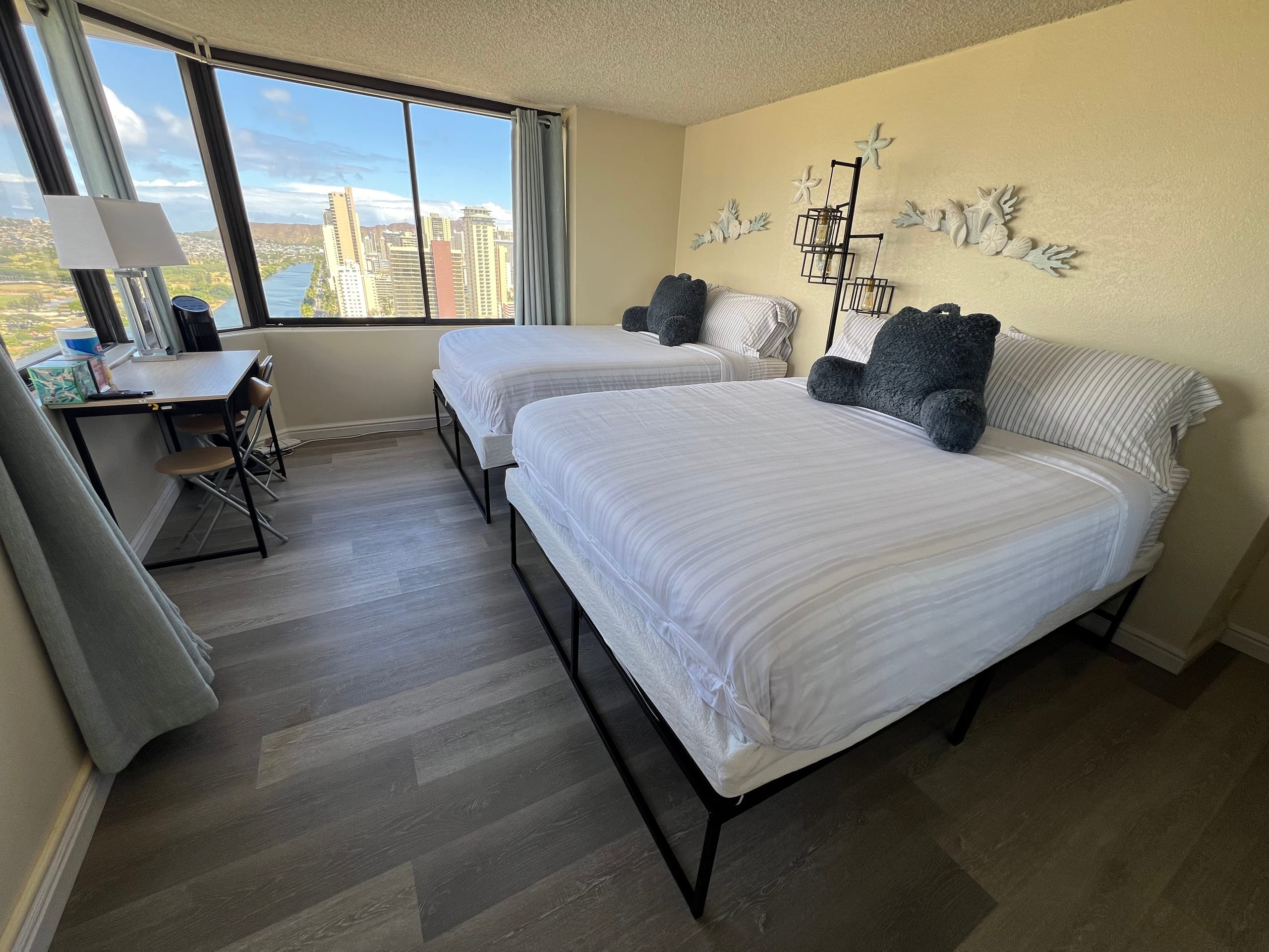29th FL 2BR/2BA • Ocean & Diamond Head View - Image 15