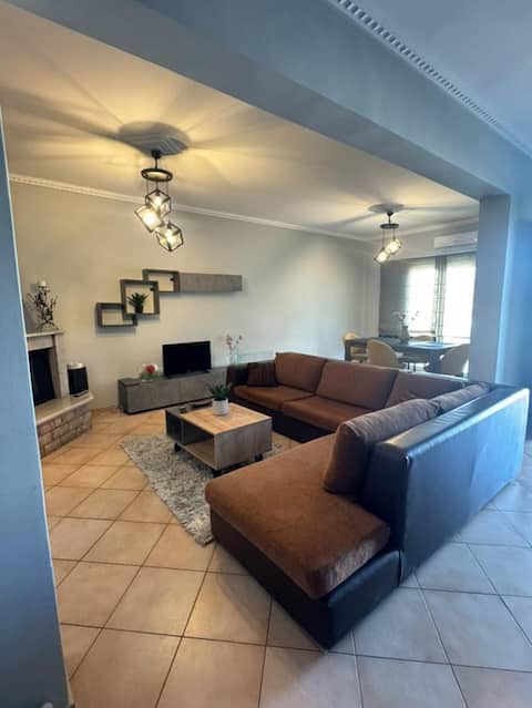 Popular Airbnb listing: George House in δήμος βέλου βόχας
