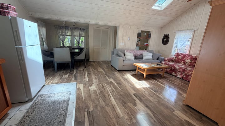Cozy Smallwood Cottage - Bethel