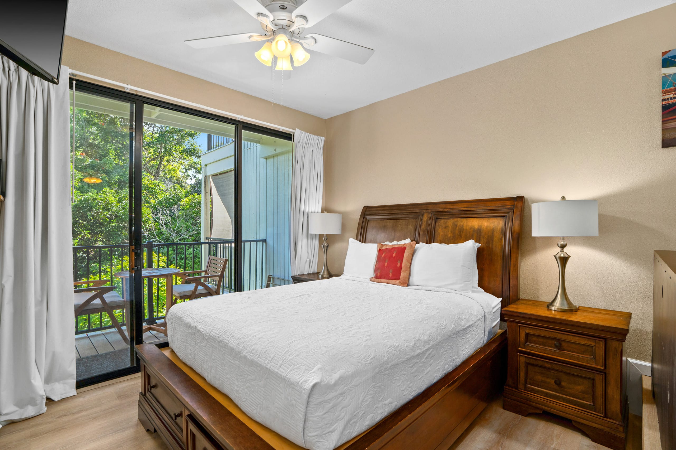 Ideal Island Gem W/ Lovely Lanai, Fast WiFi, Beach - Photo 15